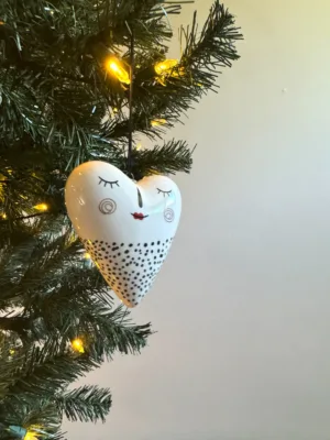 Ornement de Noël : Cœur décoratif en céramique - 7cm