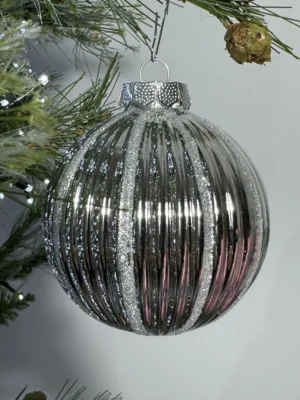 Boule de Noël : Boule en verre, White Christmas, Argent givré, 10 cm