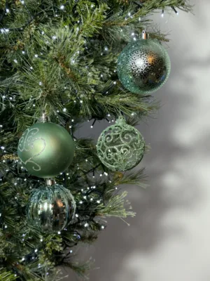 Boule de Noël : Mix de 9 pièces par boîte. Incassable. D 8 cm