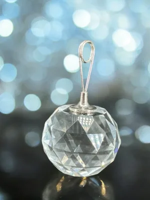 Objet de décoration: Porte-nom en Cristal Facetté, H: 7cm