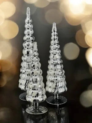 Objet de décoration: pyramides festives en verre argenté, 30, 25 et 20 cm