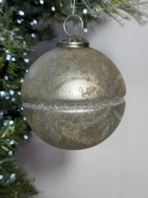 Boule de Noël : en verre, argentée, D - 10 cm