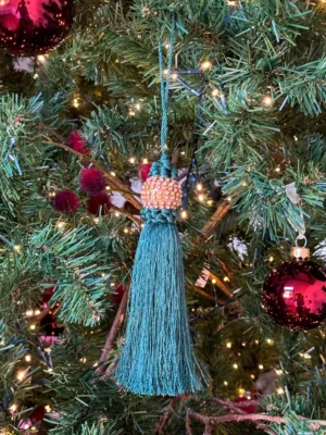 Ornement de Noël : gland de sapin - 15 cm