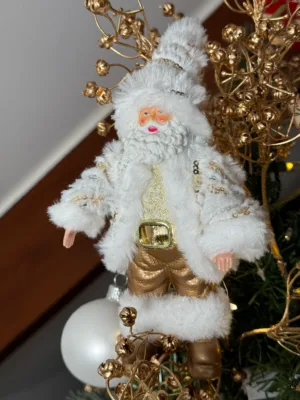 Jouet de Noël : Père Noël et veste blanche et dorée - 18 cm