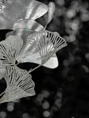 Branche décorative de Noël : Guirlande argentée – 180 cm