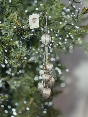 Ornement de Noël : suspension en cascade satinée argentée, L: 20 cm