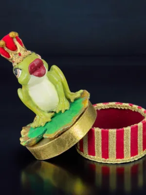 Objet de décoration: La grenouille royale, boite decorative